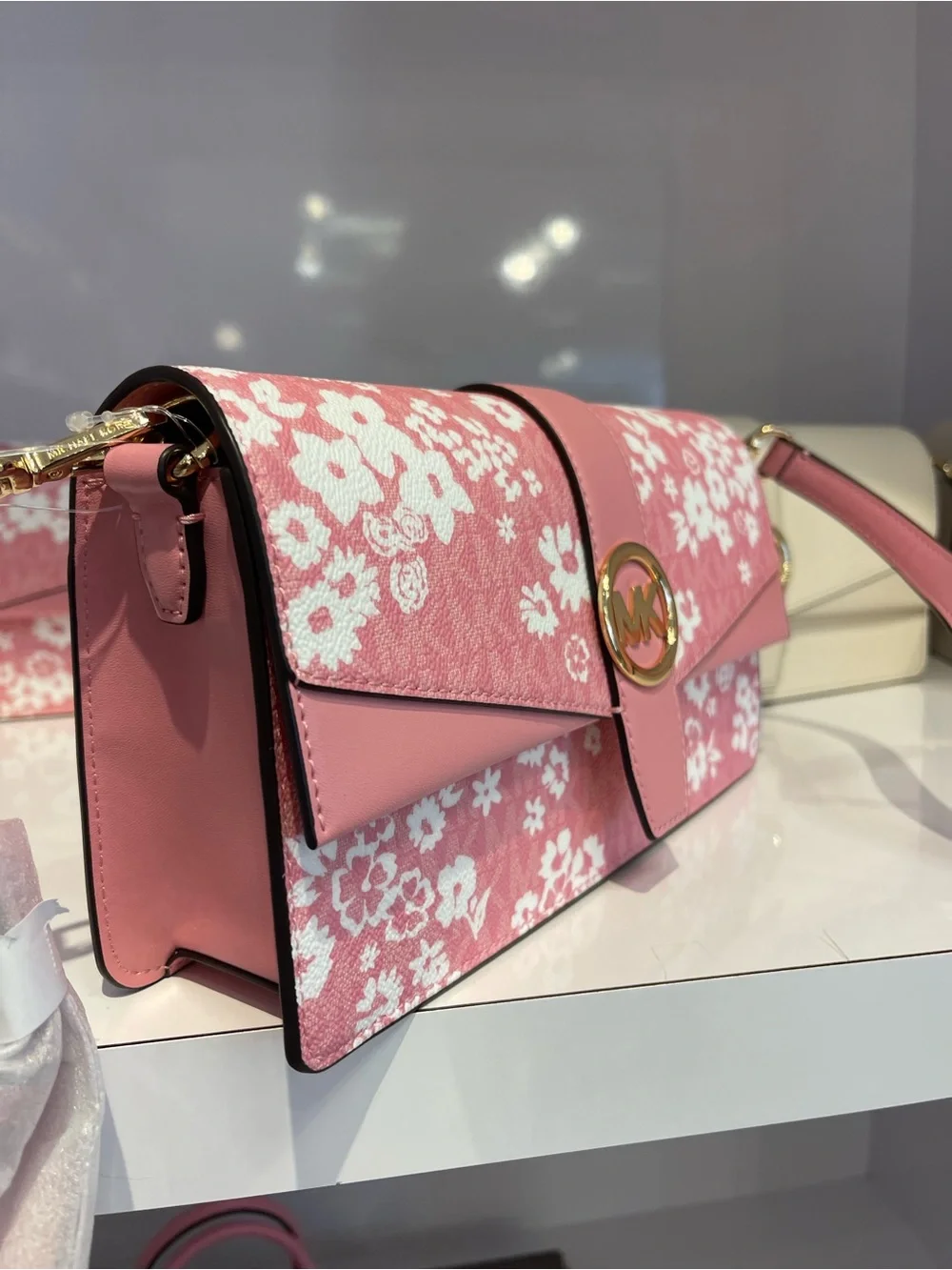 MICHAEL KORS Greenwich Md Printed Signature Logo Convertible Shoulder
Carnation - Picture 9 of 14